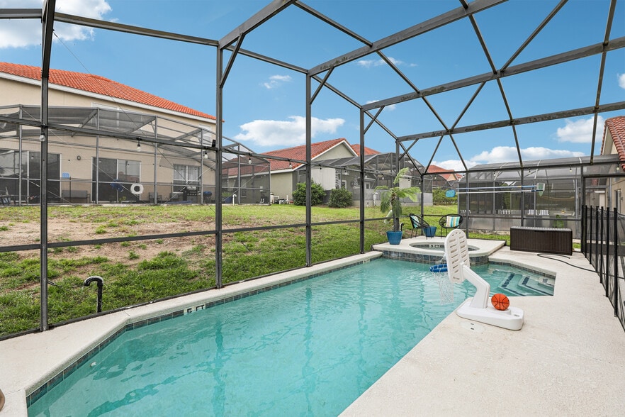 More Photos Of 136 Rosso Dr, Davenport Specialty For Sale