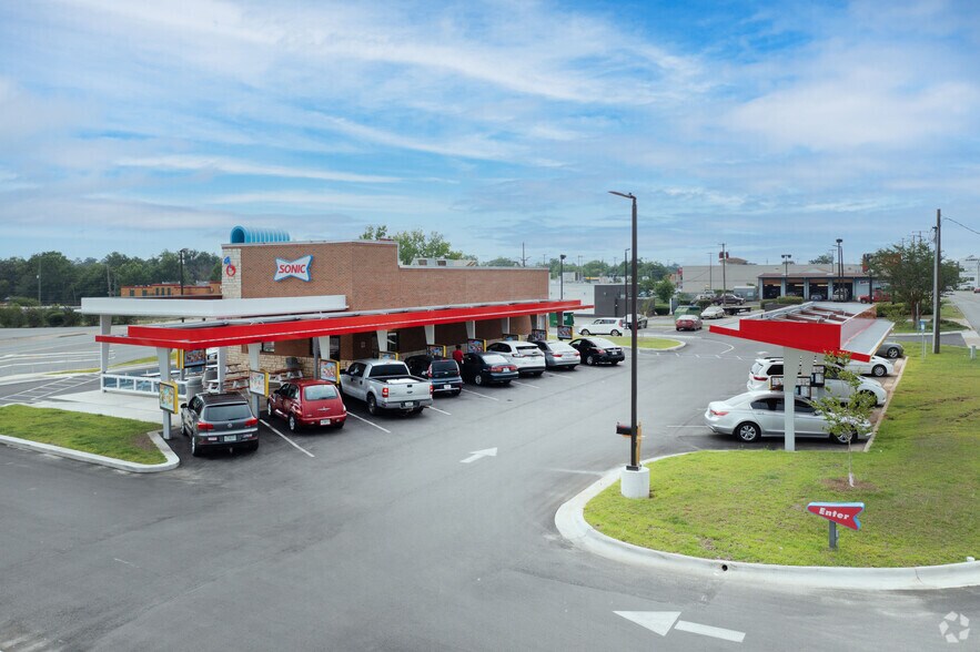 More Photos Of 1321 W Jefferson St, Quincy Fast Food For Lease