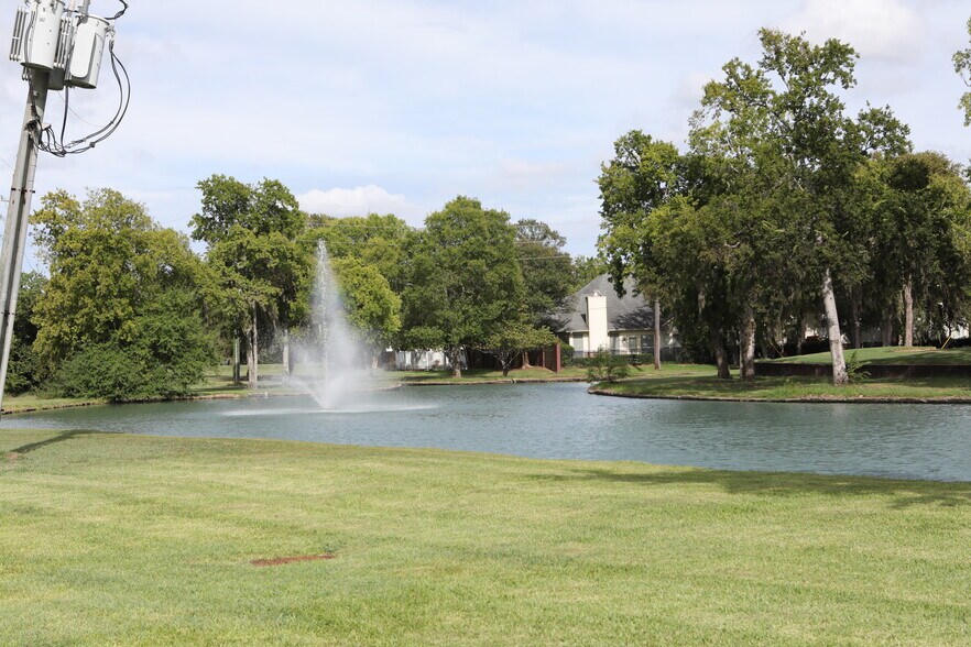 More Photos Of 19855 Southwest Fwy, Sugar Land Office For Lease