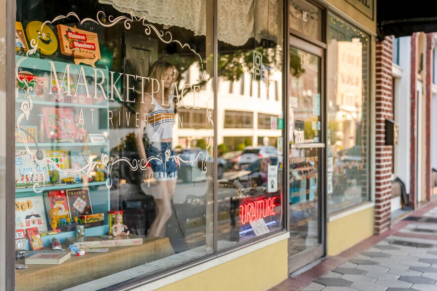 More Photos Of 114 S Woodland Blvd, Deland Storefront For Sale