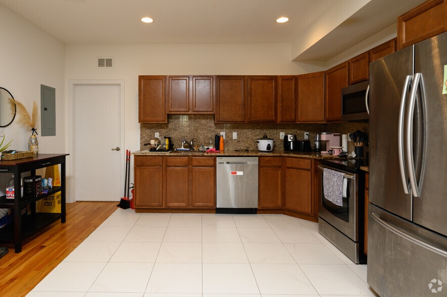 More Photos Of 521 N 34th St, Philadelphia Apartments For Sale