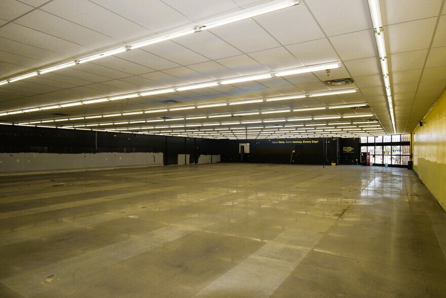 More Photos Of 43423 Monroe St, Indio Freestanding For Sale