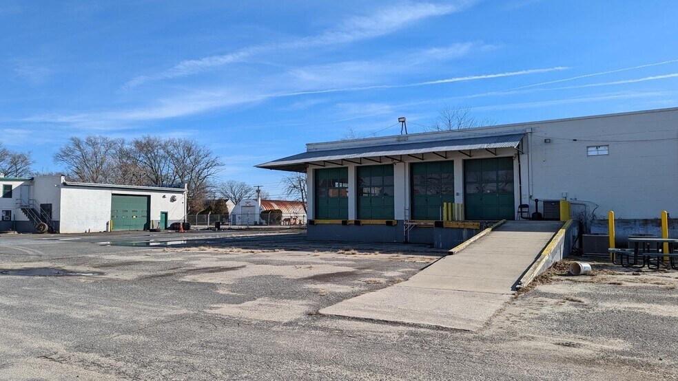 More Photos Of 426 Madison Ave, Woodbine Warehouse For Sale