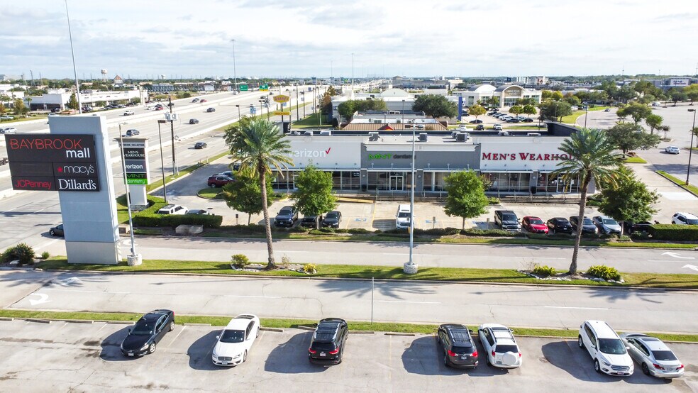 More Photos Of 19222 Gulf Fwy, Friendswood Storefront For Lease