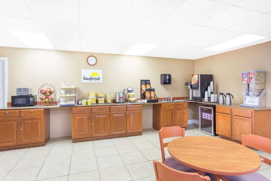 More Photos Of 422 W Oglethorpe Blvd, Albany Hotel For Sale