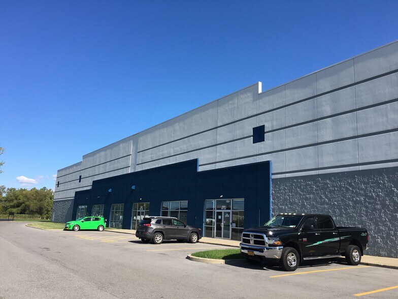 More Photos Of 2839 Broadway St, Cheektowaga Warehouse For Lease