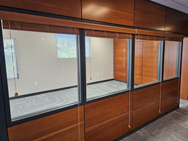 More Photos Of 907 S Woodland Blvd, Deland Office For Sale