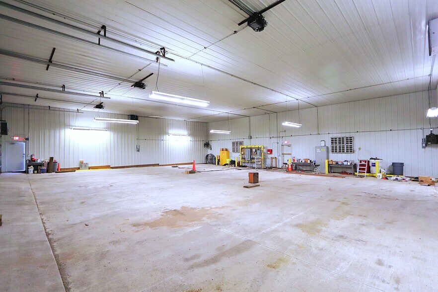 More Photos Of 2869 N 3501st Rd, Seneca Manufacturing For Sale