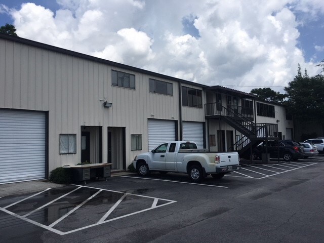More Photos Of 48 W Montgomery Xrd, Savannah General Retail For Lease