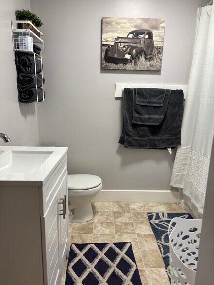 More Photos Of 206 W Main St, Mc Arthur Flex For Sale