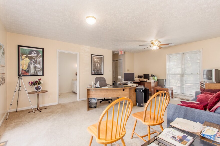 More Photos Of 1367 SW Highway 138, Riverdale Office For Sale