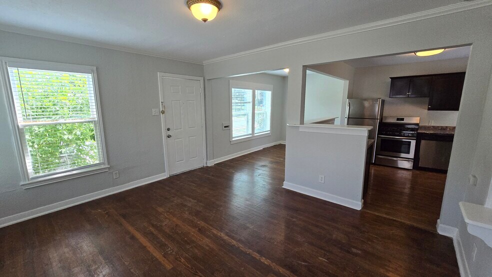 More Photos Of 261 Claremont Ave, San Antonio Multifamily For Sale