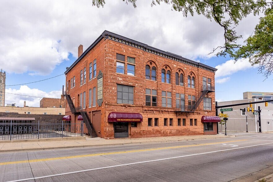 More Photos Of 100 W Washington Ave, Jackson Medical For Sale