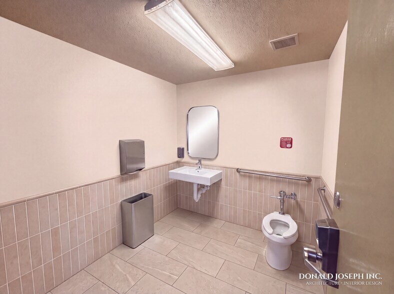 More Photos Of 7501 Hospital Dr, Sacramento Medical For Lease