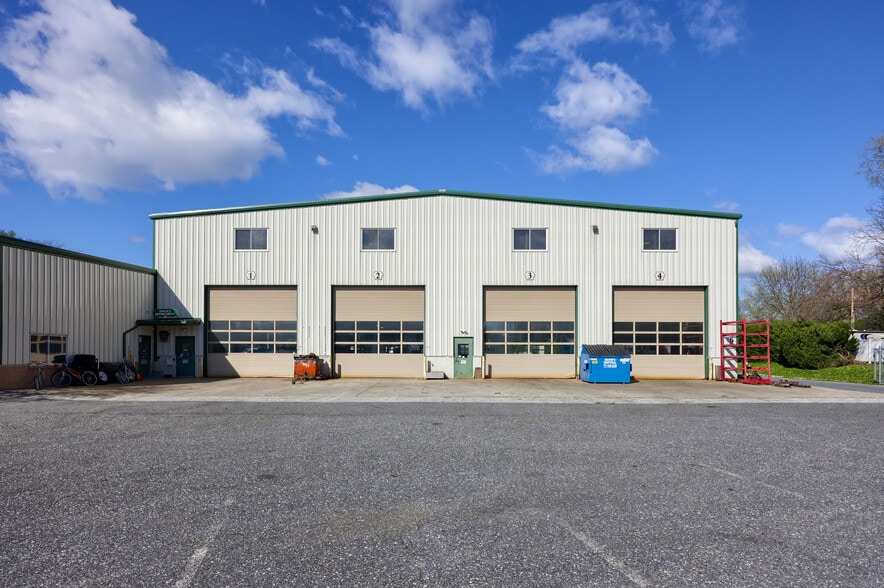 More Photos Of 2969 Lincoln Hwy E, Gordonville Flex For Lease