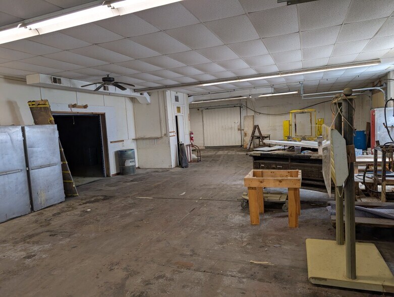 More Photos Of 74 Leonard Wood Rd, Battle Creek Manufacturing For Sale