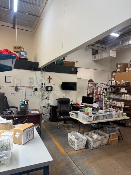 More Photos Of 10026 Spanish Isle Blvd, Boca Raton Warehouse For Lease