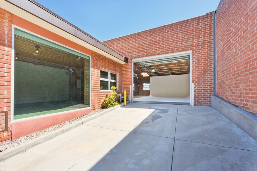 More Photos Of 6368 Arizona Cir, Los Angeles Office For Lease