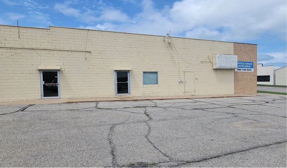 More Photos Of 1423 Harlan St, Falls City General Retail For Lease