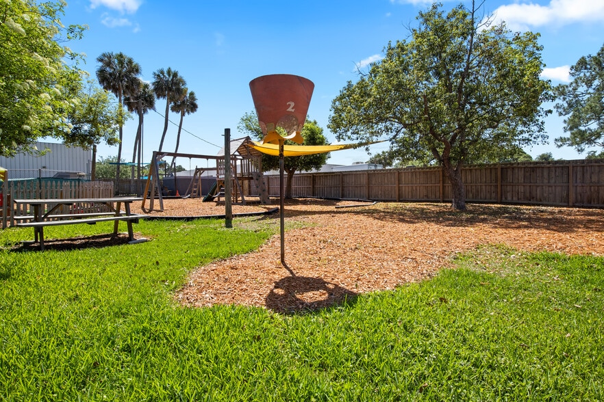 More Photos Of 1535 N Cogswell St, Rockledge Warehouse For Lease