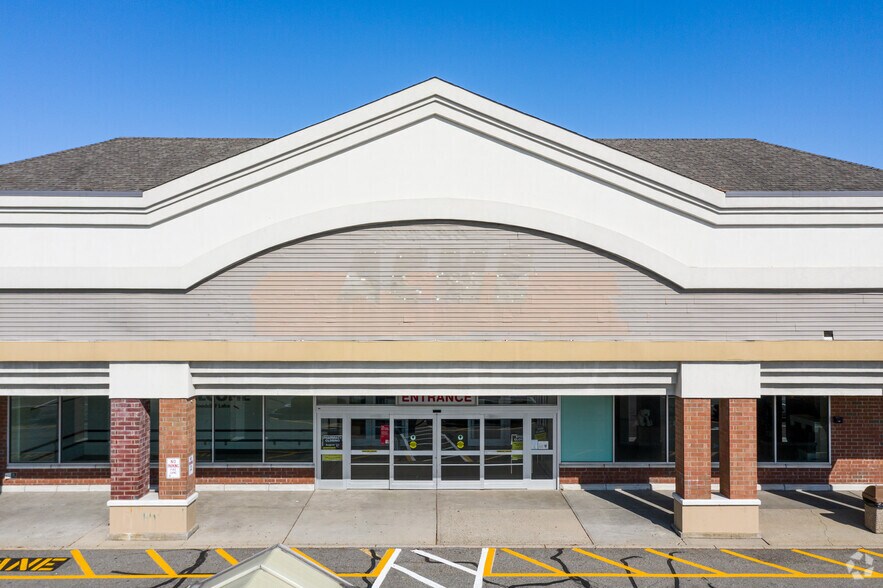 More Photos Of 500-520 Chestnut Ridge Rd, Woodcliff Lake Storefront For Lease