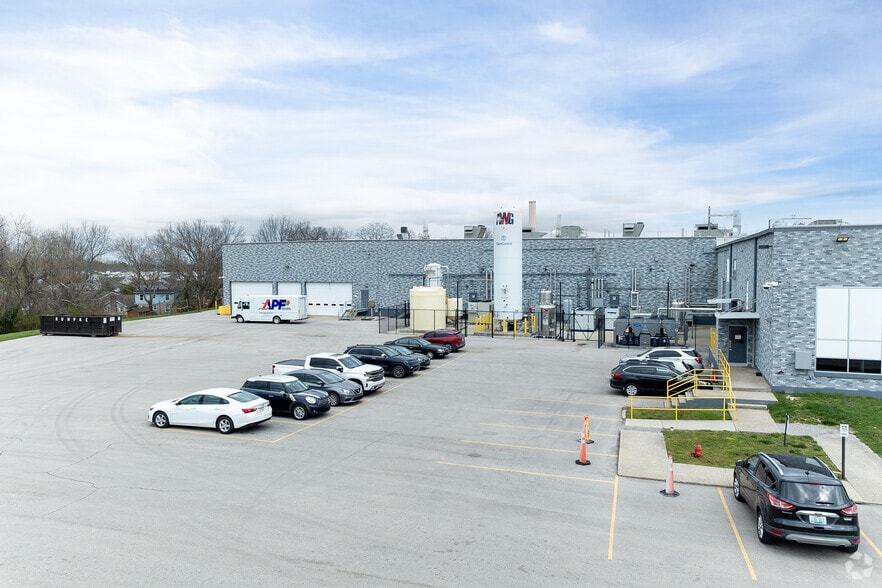 More Photos Of 435 E Washington St, Winchester Warehouse For Lease