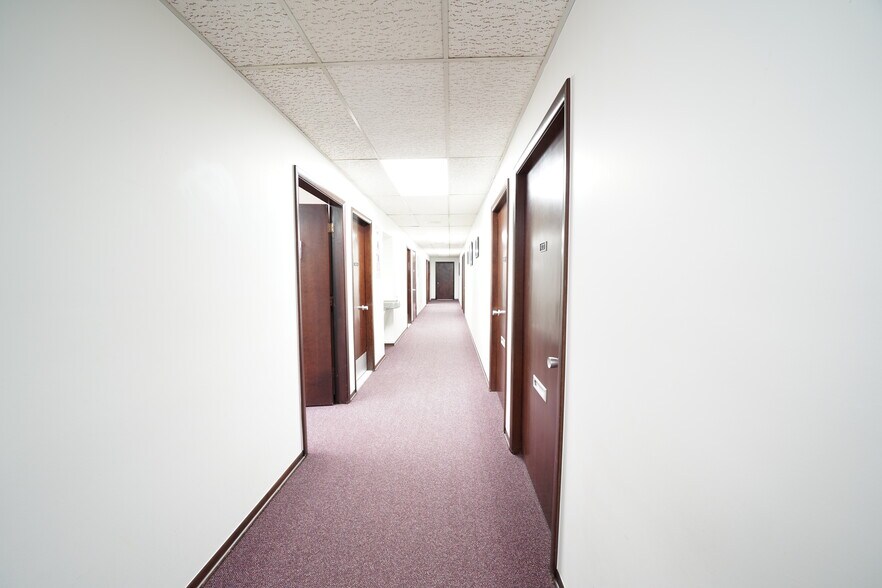 More Photos Of 18600 W 10 Mile Rd, Southfield Office For Sale