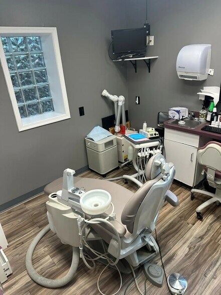 More Photos Of 4839 Wisconsin Ave NW, Washington Medical For Sale