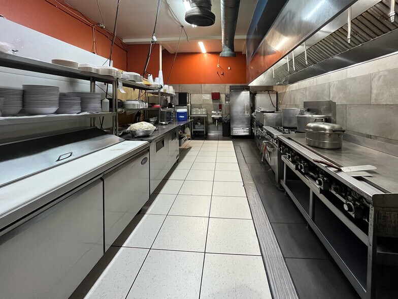 More Photos Of 501 E Lake St, Minneapolis Storefront Retail Office For Sale