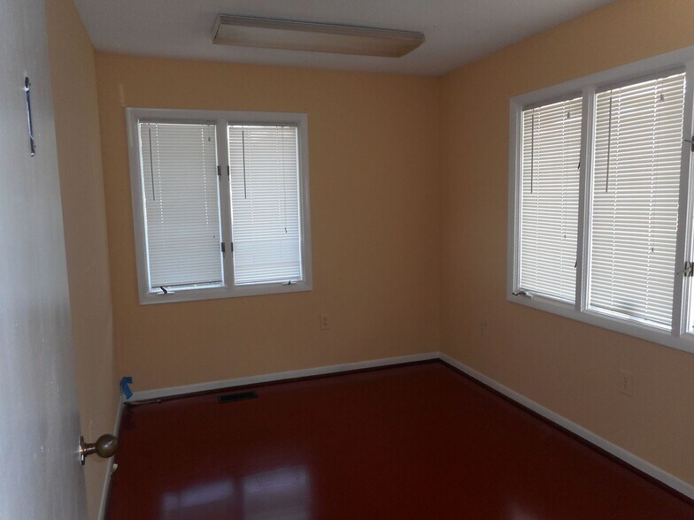 More Photos Of 4371 Charlotte Hwy, Clover Office For Sale
