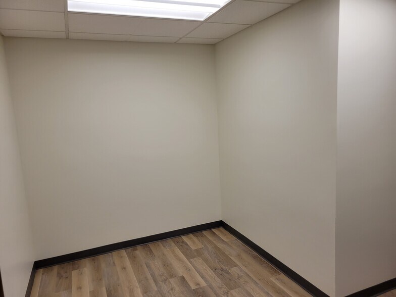 More Photos Of 2060 W Whispering Wind Dr, Phoenix Medical For Sale