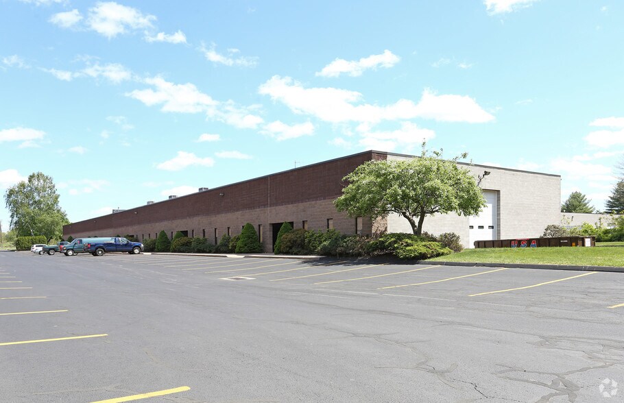 More Photos Of 105 W Dudley Town Rd, Bloomfield Warehouse For Lease