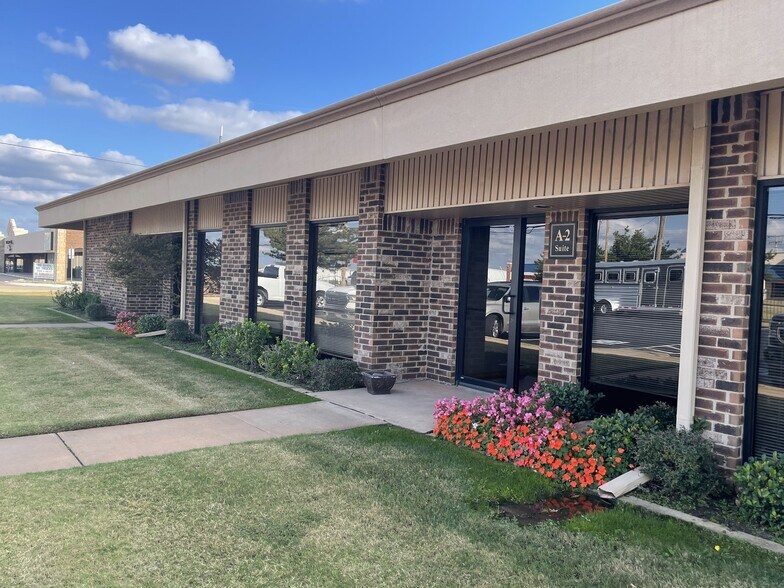 More Photos Of 510 E Memorial Rd, Oklahoma City Unknown For Lease
