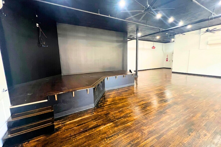 More Photos Of 72 68th St, Guttenberg Flex For Lease