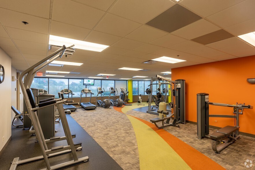 More Photos Of 4343 Commerce Ct, Lisle Office For Lease