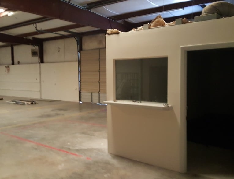 More Photos Of 724 City Center Blvd, Newport News Warehouse For Lease
