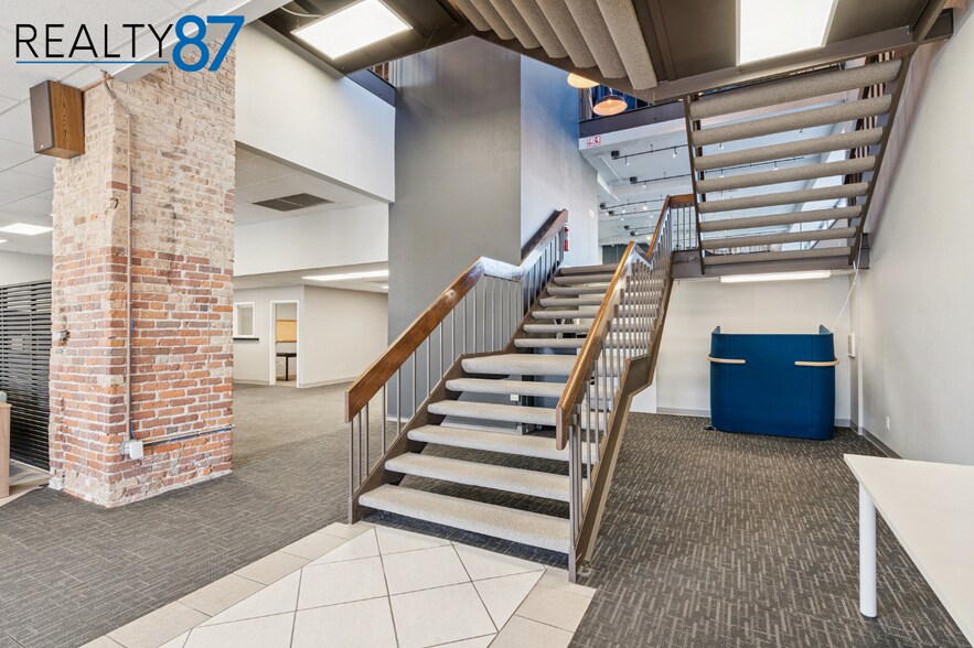 More Photos Of 724 3rd Ave SE, Cedar Rapids Freestanding For Lease