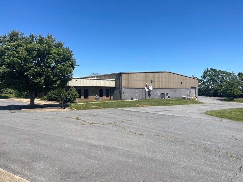 More Photos Of 121 Industrial Dr, Winchester Warehouse For Sale