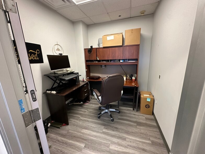 More Photos Of 18040 Sherman Way, Reseda Medical For Lease