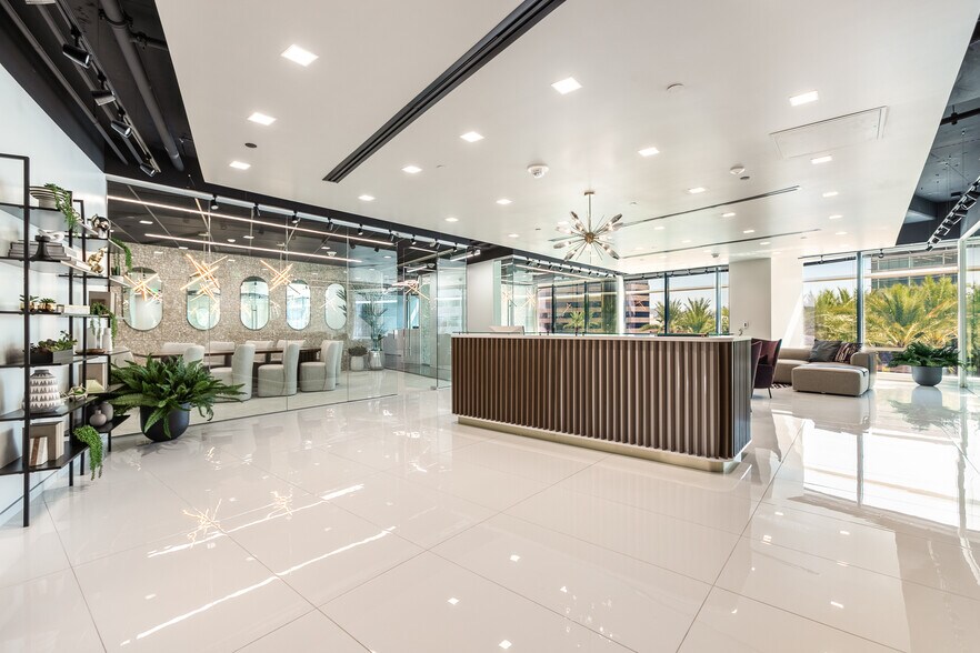 More Photos Of 2325 E Camelback Rd, Phoenix Office For Lease