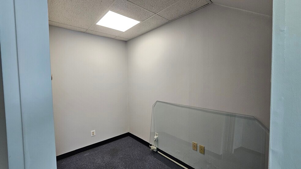 More Photos Of 1044 Industrial Dr, West Berlin Light Distribution For Lease