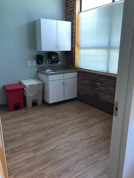 More Photos Of 594 Great Rd, North Smithfield Medical For Lease