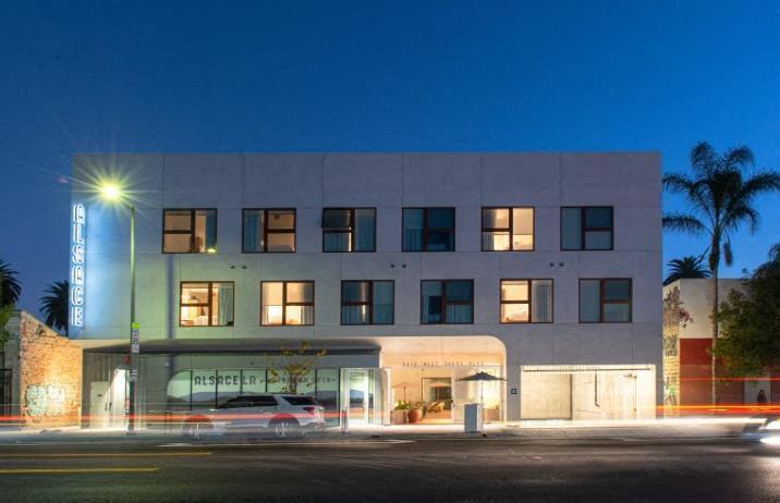 More Photos Of 5170 W Adams Blvd, Los Angeles Hotel For Lease