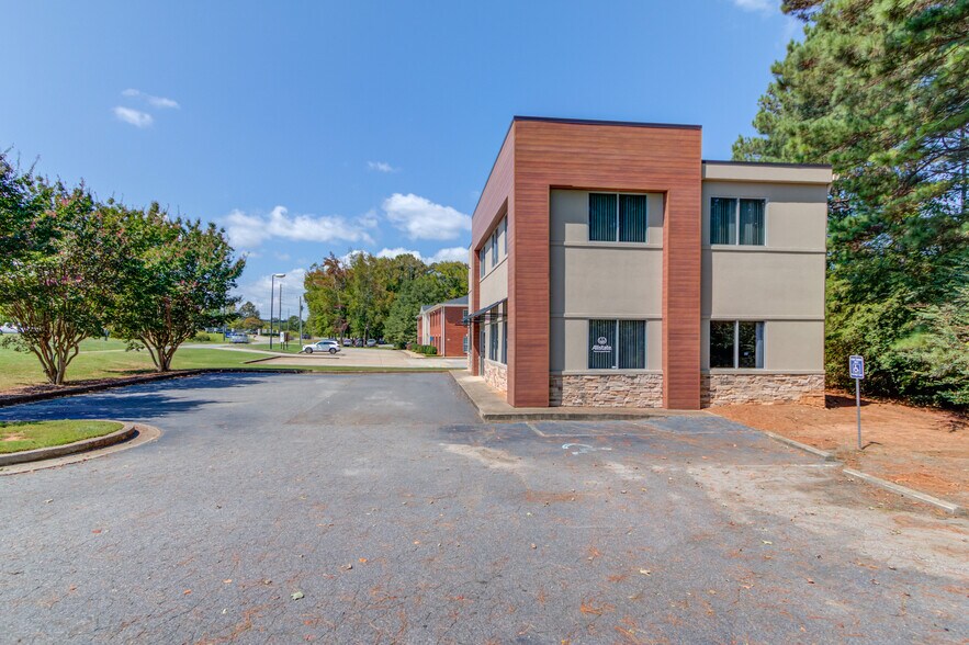 More Photos Of 3625 Hutchinson Rd, Cumming Office For Lease