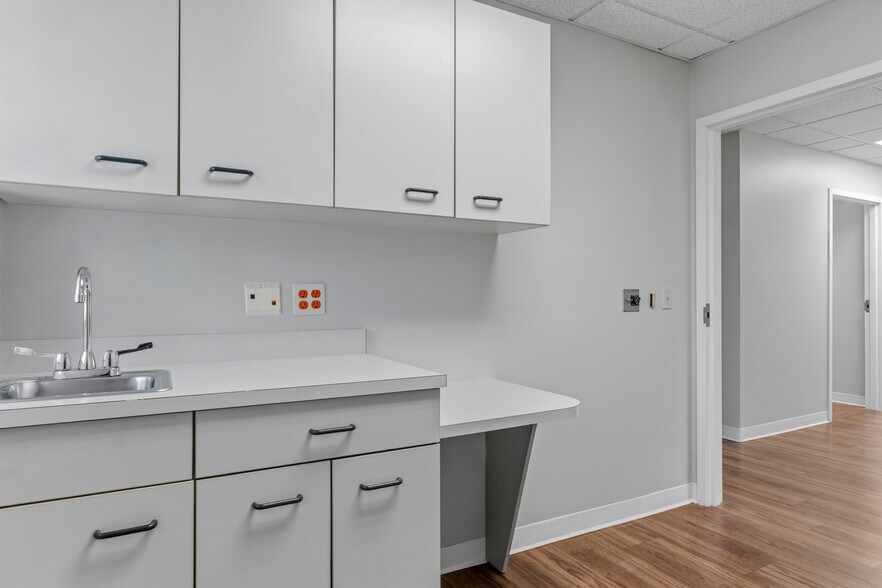 More Photos Of 320 Phillips St, North Kingstown Medical For Sale
