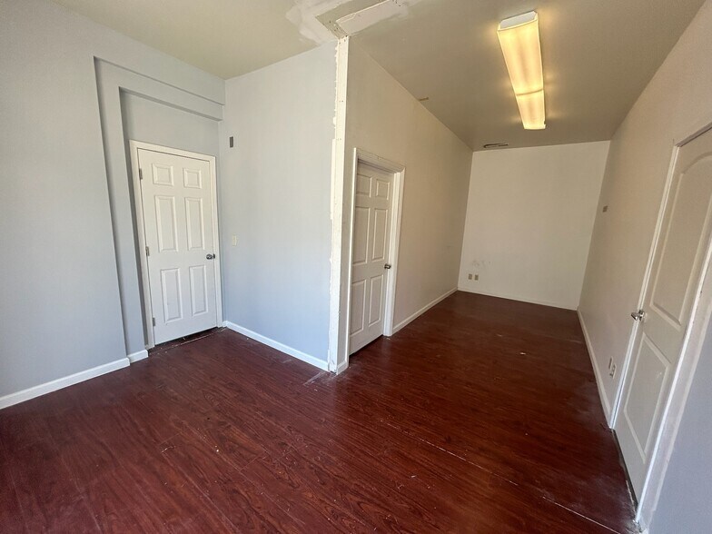 More Photos Of 411-417 Lathrop St, Redwood City Service For Sale