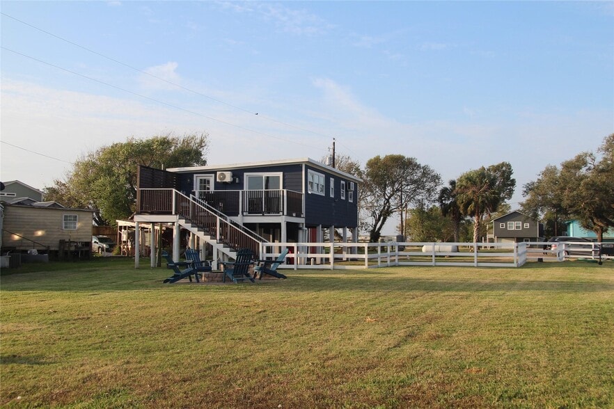 More Photos Of 5202 County Road 469, Brazoria Apartments For Sale