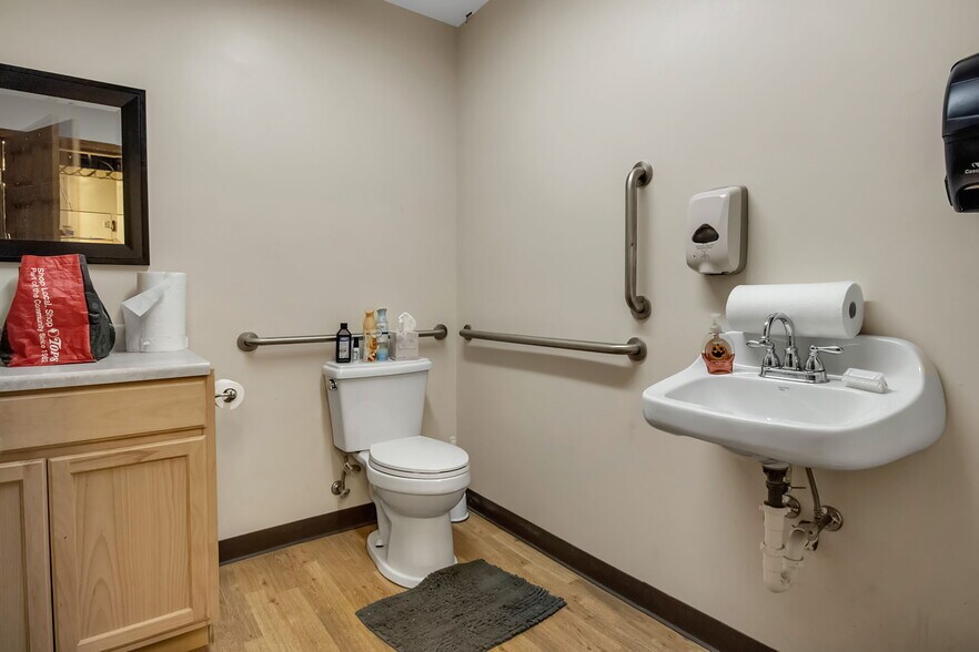 More Photos Of 38 Washington St, Ellicottville Storefront For Sale