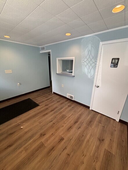 More Photos Of 2901 Mt Royal Blvd, Glenshaw Office For Lease