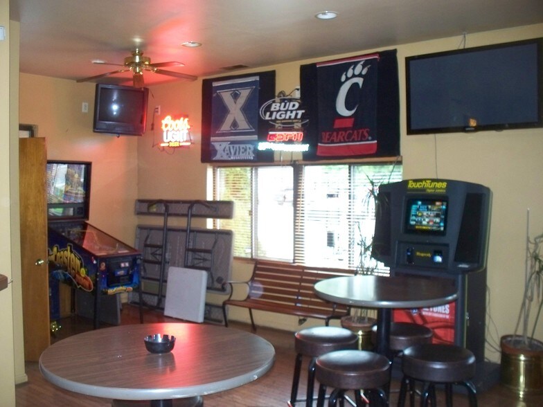 More Photos Of 2401 Alexandria Pike, Newport General Retail For Sale